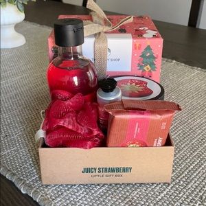 The Body Shop Juicy Strawberry Little Gift Box